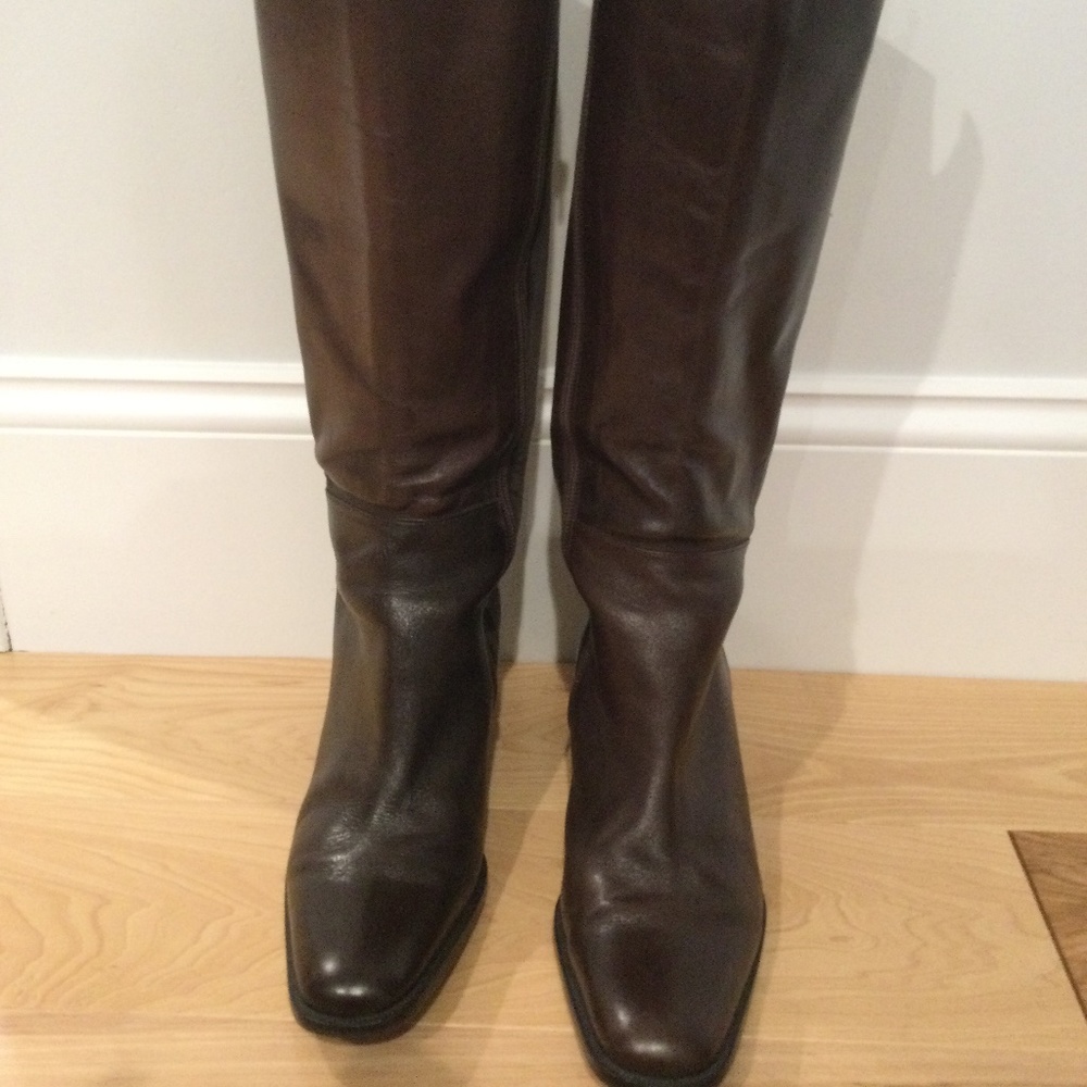 Etienne Aigner brown boot size 7 1/2